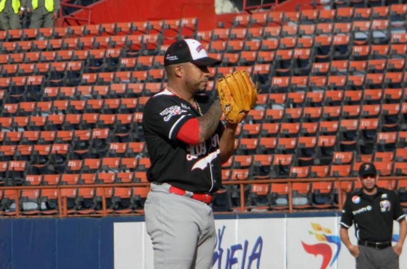 Guerra, Reyes y Díaz reforzarán a Magallanes en el Round Robin