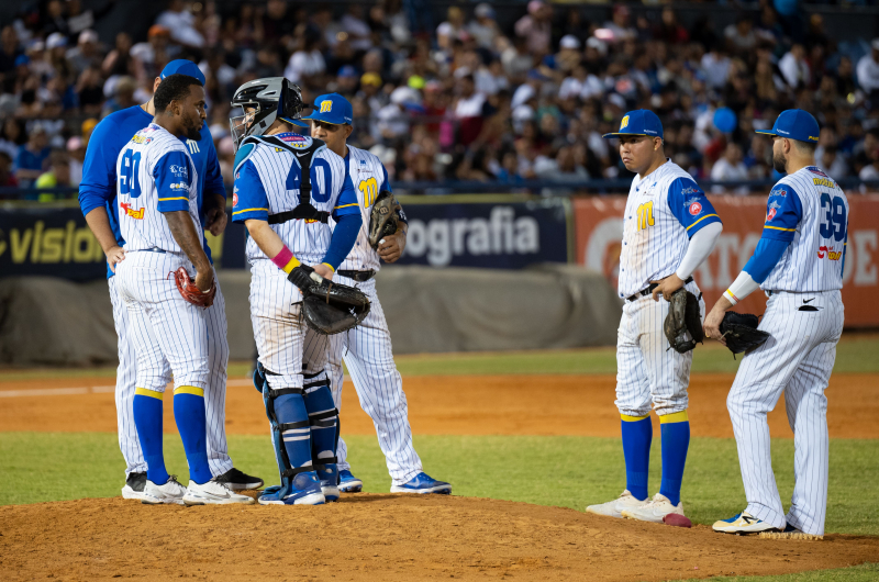 Magallanes cayó en el último de la serie ante Leones