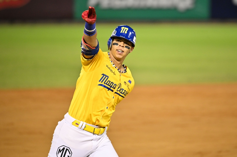 Magallanes dominó a Caribes con poder y buen pitcheo